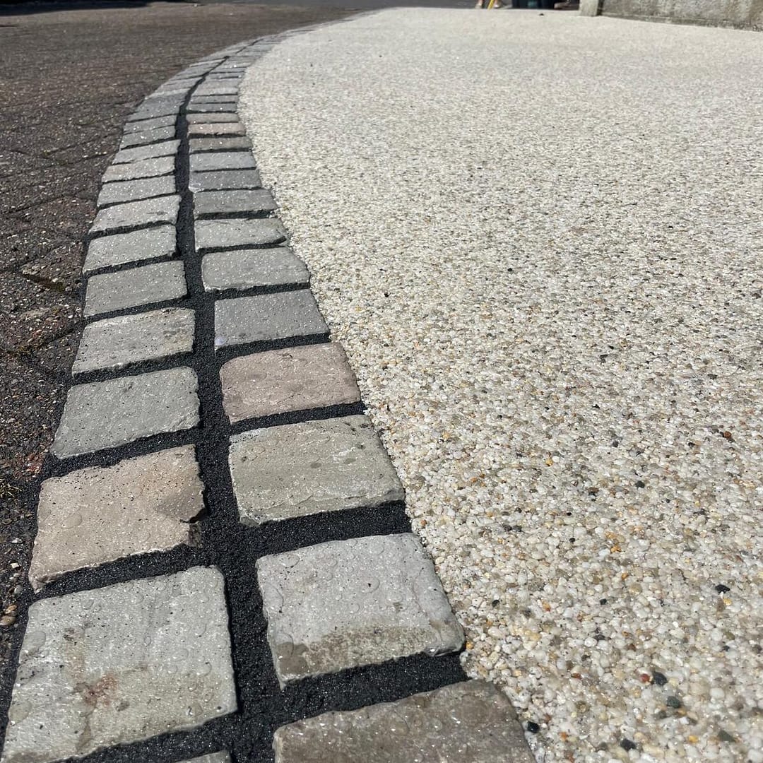 Alfa Resins Ltd can offer a wide selection of edging blocks for your resin bound surfaces